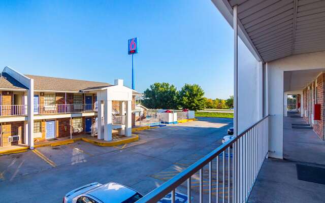 Motel 6 Lawton, OK