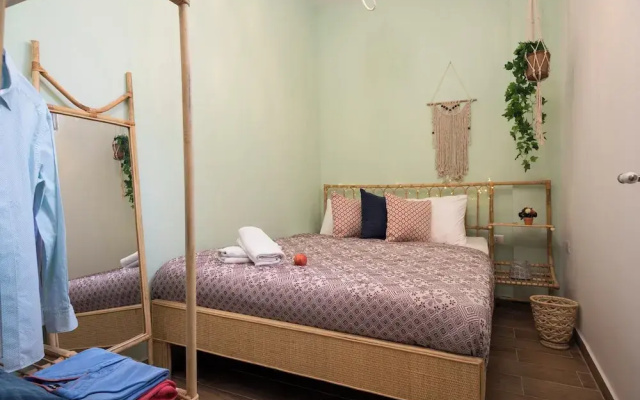 Boho-Chic Cozy 2BR - Apt & Balcony in Mar Mikhael