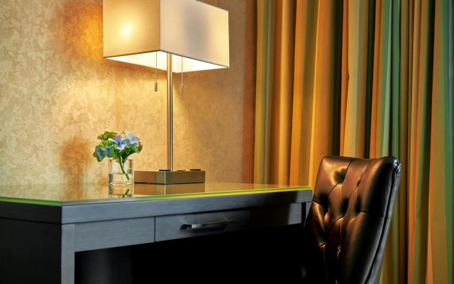 Lonsdale Quay Hotel