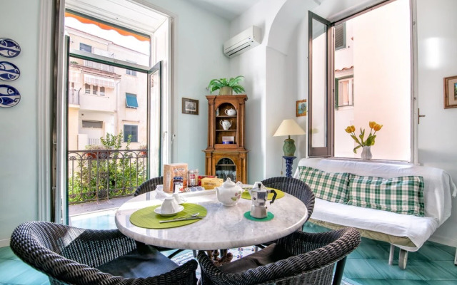 Upscale Central Amalfi Apartment In 19th-century Building