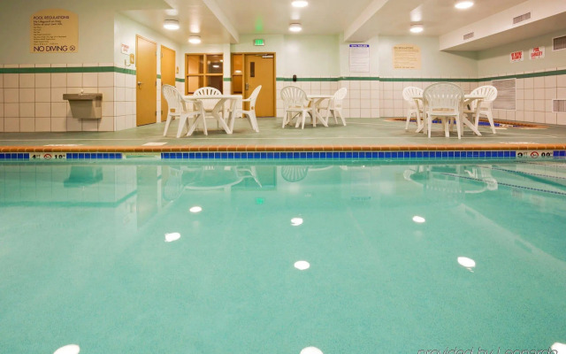 Holiday Inn Express & Suites Minot by IHG