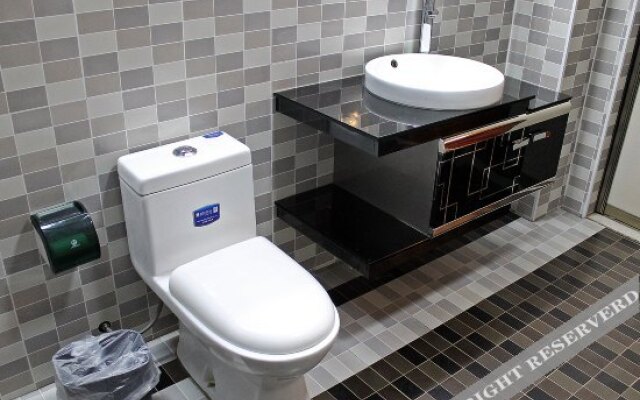 Ease Hotel (Qiqiha'er Zhonghuan Dashang Xinmate Branch)