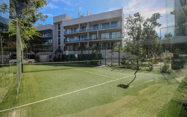 Spacious Apartment With Terrace and Rooftop Pool