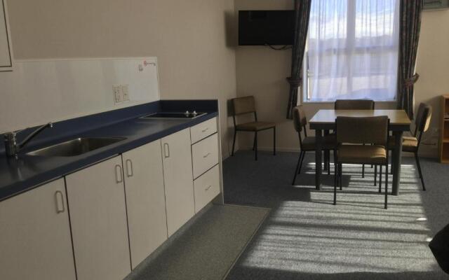 Thornton Lodge Motel