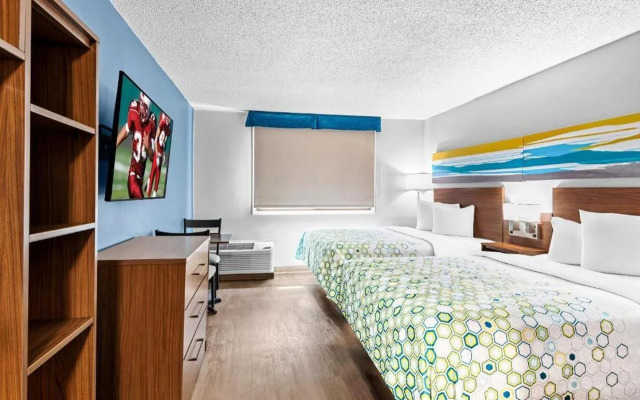 HomeTowne Studios by Red Roof & Conference Center Cortland