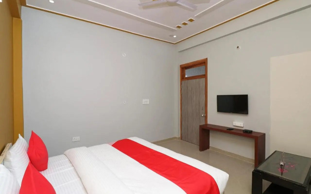 OYO 28244 Hotel The Green Town