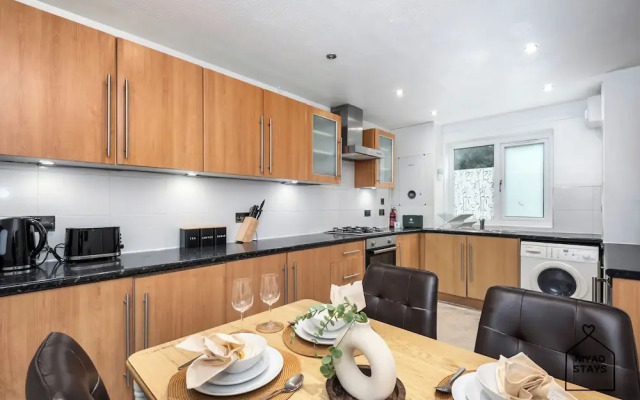 Hale Lodge, Beautiful 3 BR Home With Free Parking
