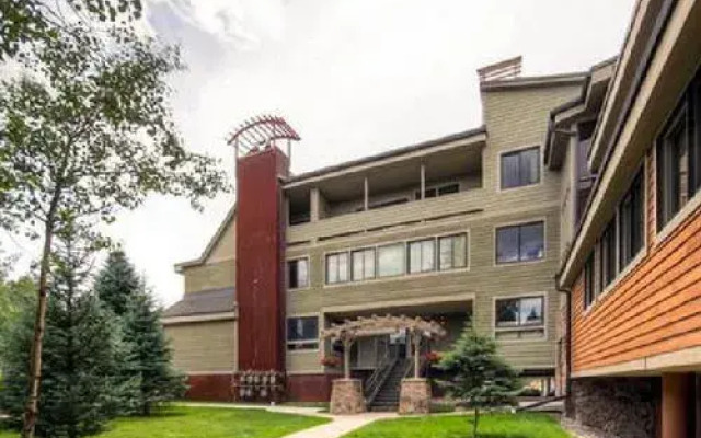 Ski Hill by Pinnacle Lodging