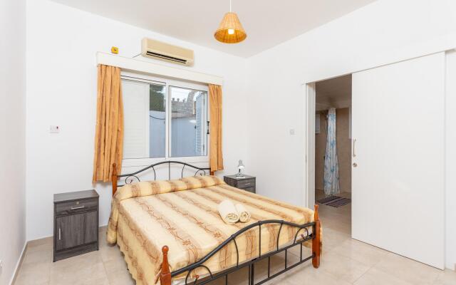 Villa Lela Pente Large Private Pool Walk to Beach A C Wifi Car Not Required Eco-friendly - 2167