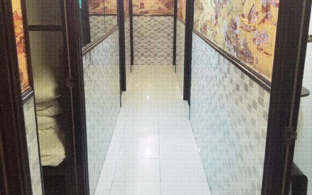 Hong Kong Huazhong Commercial Inn
