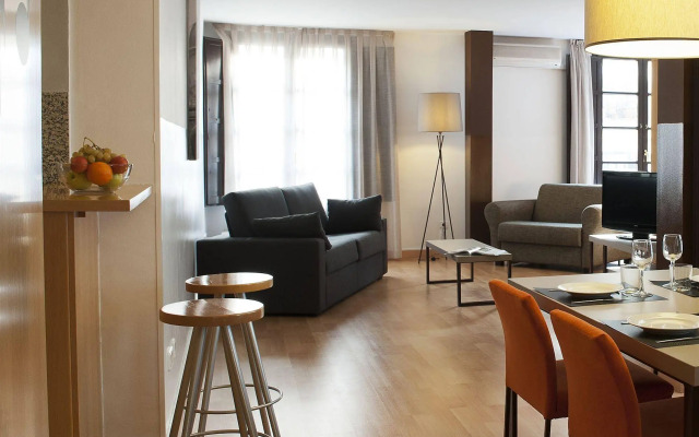 Aspasios Plaza Real Apartments
