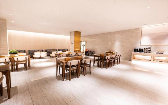 Ji Hotel Changji Huanyu Plaza