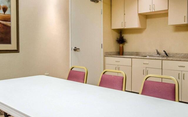 Comfort Suites