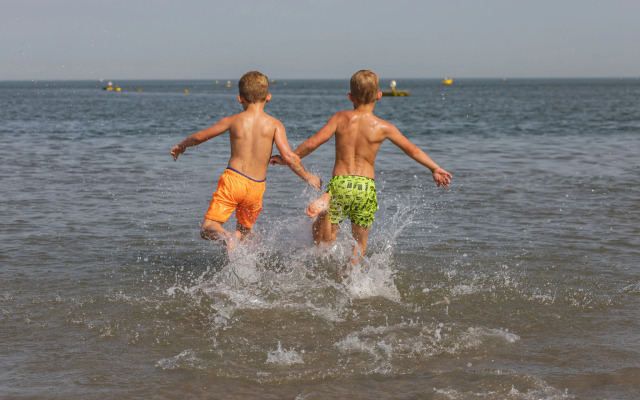 Comfortable Villa With Combi-microwave, Near the Beach