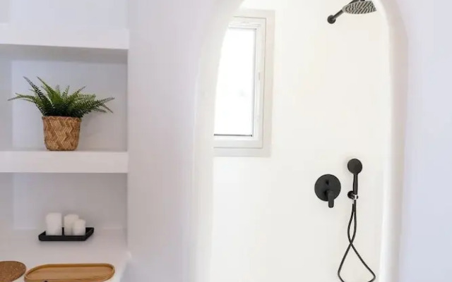 MAEVA Santorini Suites