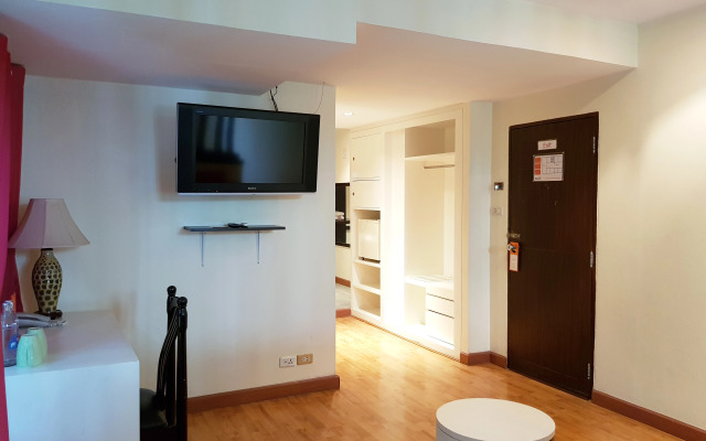 Studio Sukhumvit 18 by iCheck Inn