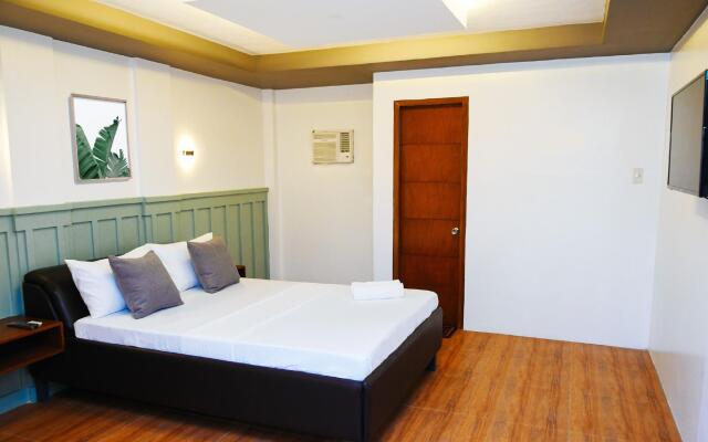RedDoorz Plus @ Casareal Hotel