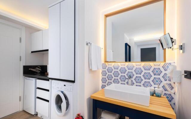 Ece Marina Suites