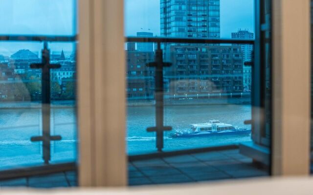Stunning Flat Overlooking the Thames