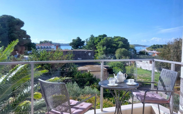 Refresh Boutique Apartments