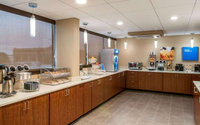 Comfort Inn & Suites At Copeland Tower