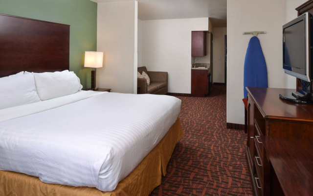 Holiday Inn Express & Suites Cherry by IHG