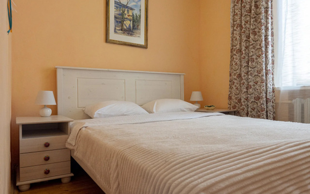 Апартаменты Капри Хаус на 50 лет СССР