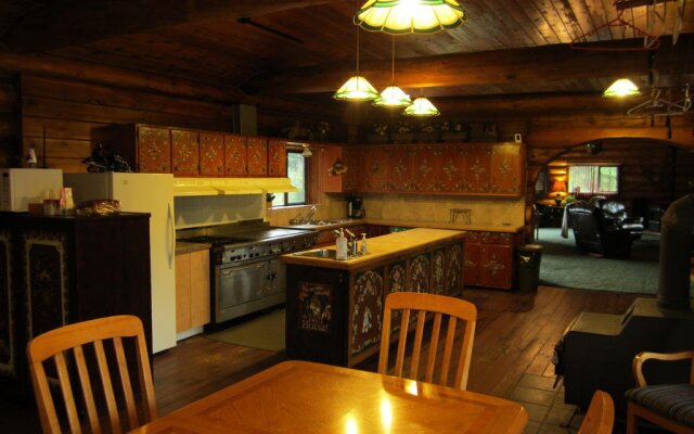 Summit River Lodge & Campsites