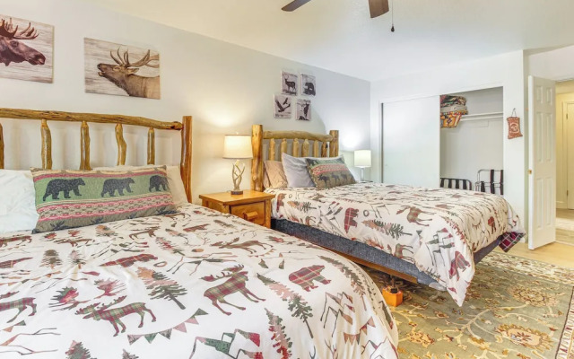 Hike & Golf: Family Home w/ Balcony in Pinetop!