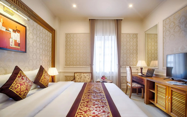 Riverside Hotel