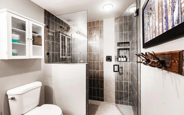 Your own balcony, full kitchen in Canyons Village by RedAwning