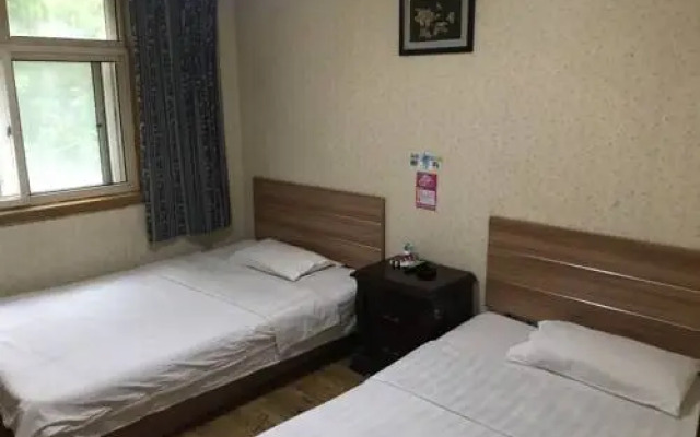 Wolongpu Hostel