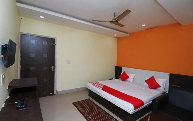 Maa Barabhuja Guest House by OYO Rooms