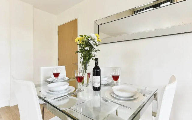 Deluxe London Bridge Apartment