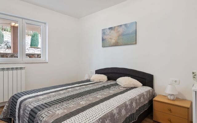 Lovely Apartment in Veprinac With Private Terrace