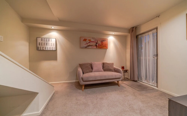 Birkenhead Super Cozy & Comfort Shared Room