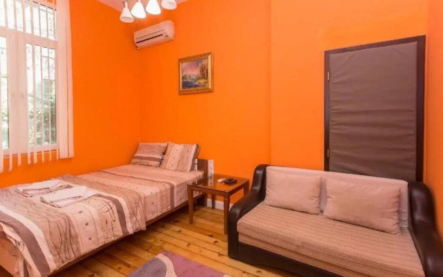 Top Center Apartment 4