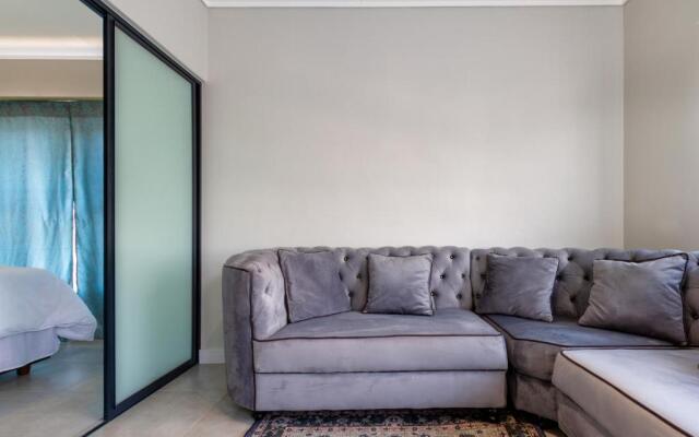 Lovely 1 Modern bedroom in Waterfall City