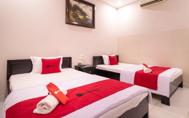 RedDoorz @ Phan Huy Ich Street