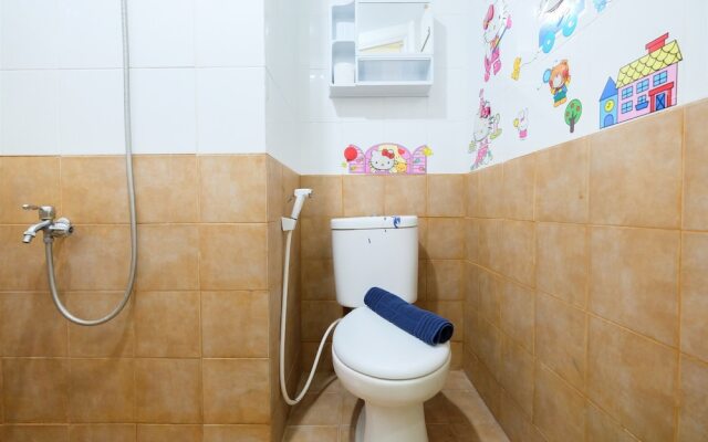 2BR Artistic Room Green Pramuka Apartment closed to Mall By Travelio