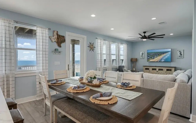 Oceanfront Manor 4 Bedroom Home