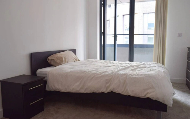 Modern Vauxhall Flat With Balcony