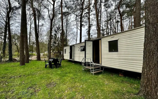 Residence With a Spacious Garden Located in a Child-friendly Park