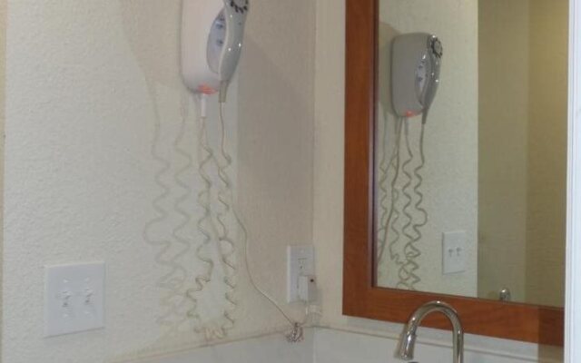 Del Rancho Motel By Townhouse Portland OR Hwy 205