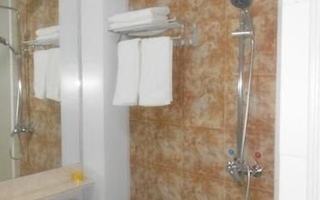 Jufeng Business Hotel