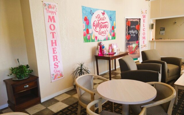 Grand View Plaza Inn & Suites