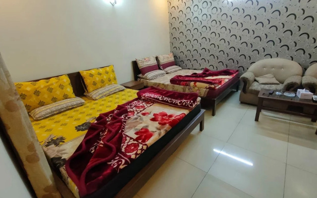 The Mall Luxury Guest House
