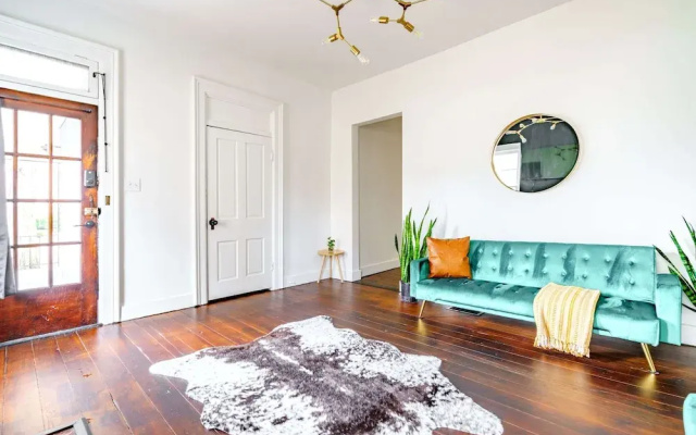 NEW Luxe Pet Friendly Free Parking Downtown