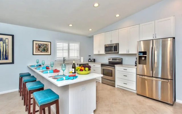 Milano Vacation Rental: Newly Renovated 3-BR Home with Private Pool, Hot Tub, and Pet-Friendly Front Yard. Minutes from Vanderbilt Beach