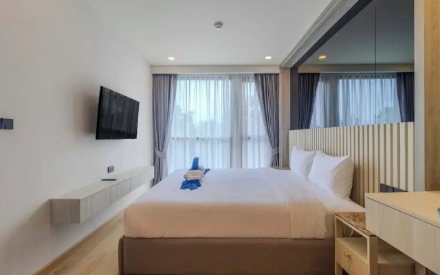 Prime Location 1BR Near Beach Club C240